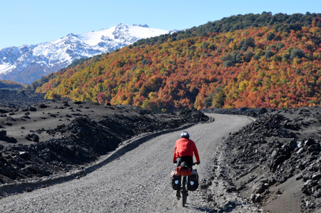 Cèsar pedaleando en el P.N. Conguillio