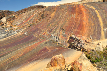 Multicolor strata