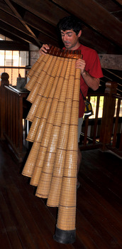 Cèsar playing the bajón