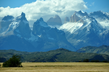 Los Cuernos view from Serrano river