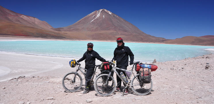 Laguna Verde and Licáncabur volcano